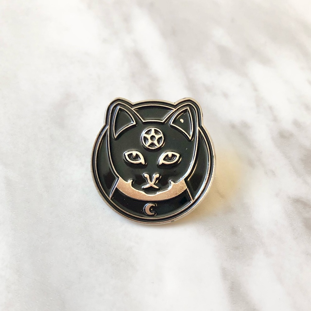 🎉 New Pentagram Witch Cat Enamel Pin